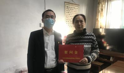 济南J9集团集团发展2021年离休职工新春慰问活动